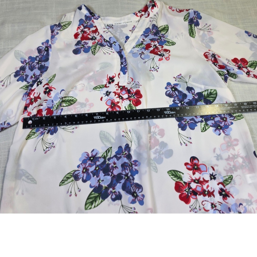Violet + Claire Floral V-Neck Blouse White Blue Red Tiered Bell Sleeve Top 1X - Picture 4 of 8